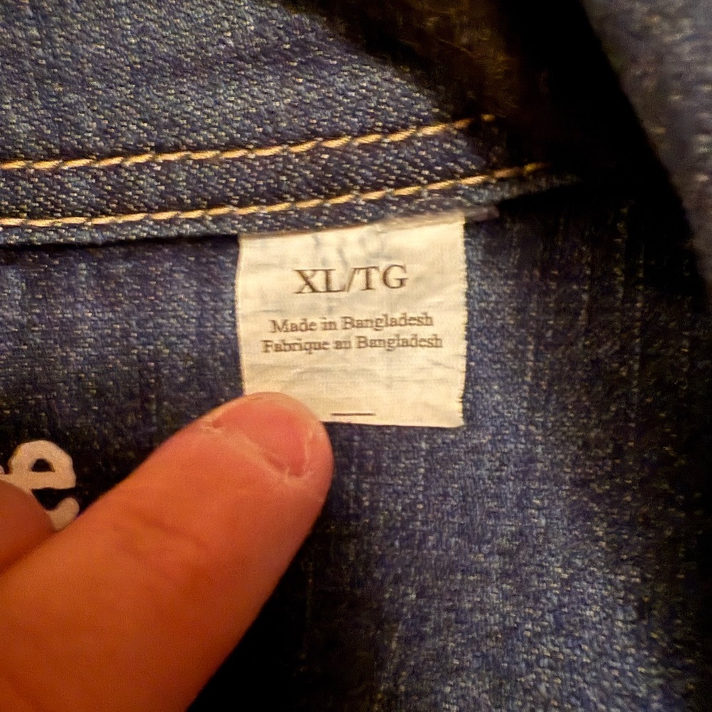 Lee Women's Classic Blue Jean Jacket - Picture 5 of 7